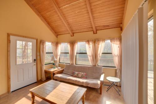 Peaceful Reliance Cabin w/ Deck on Hiwassee River! in Austral (TN)