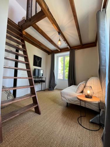 Les Écuries (Les Ecuries) in อูรี