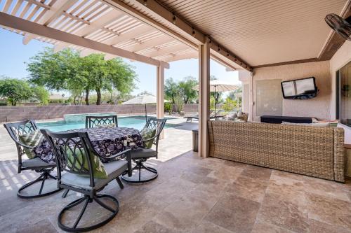Near Golf Courses Surprise Home with Private Pool in Sun City