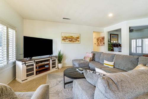 Near Golf Courses Surprise Home with Private Pool in Sun City