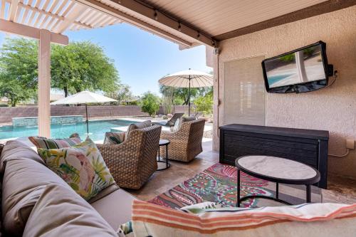 Near Golf Courses Surprise Home with Private Pool in Sun City