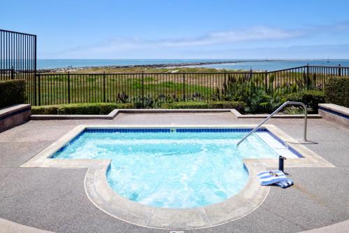 Hot tub, Beach House Half Moon Bay in Half Moon Bay
