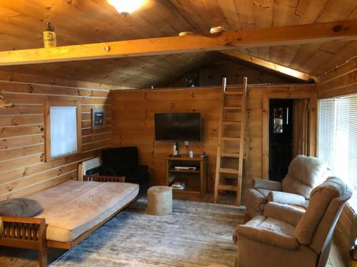 Lodge 65AC Zanesville Muskingum AEP WIFI CELL SVC in Blue Rock, USA