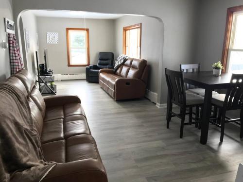 3BR 1BA North End Walk to the Hospital 3BR 1BA North End Walk to the Hospital