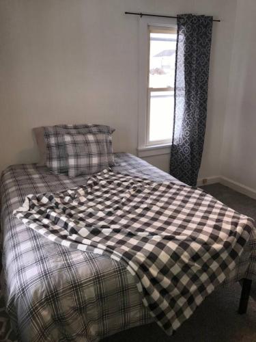 3BR 1BA North End Walk to the Hospital 3BR 1BA North End Walk to the Hospital