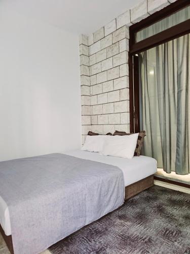 2 bedrooms, 3 beds