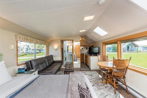 Juan de Fuca Waterfront Hotel & Cottages - 공용 라운지/TV 시청 구역