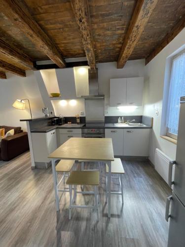 ห้องครัว, Nouveau- Maison de ville avec spa in เลอ ปูว์ ออง เวอเลย์