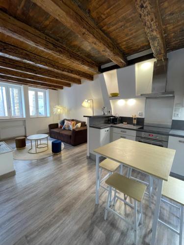 ห้องครัว, Nouveau- Maison de ville avec spa in เลอ ปูว์ ออง เวอเลย์