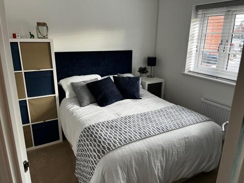 Brackley near Silverstone Grand Prix 3 double bed family home in Brackley East