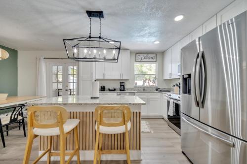 5BR Home w Pool & Big Yard Near Universal Studios in Orlando, USA