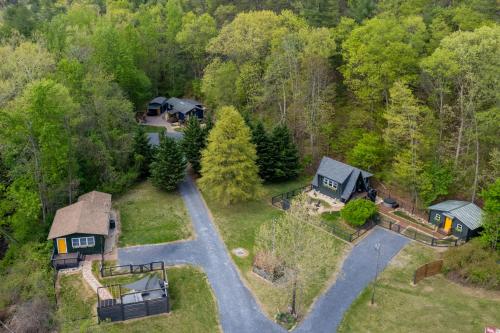 Trio Luxe Mountainside Oasis in Luray, USA