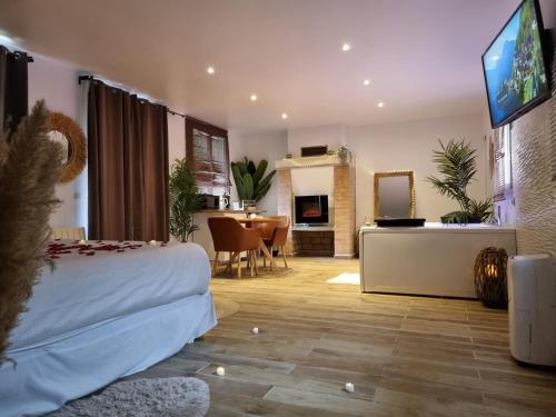 Suite de charme avec jacuzzi et jardin privatif Paris au calme chambre d'hôte Eaubonne