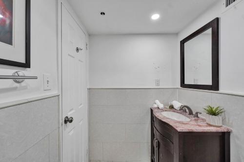 Adorable 2 Bedroom Miami Beach Condo 616 in Miami Beach, USA