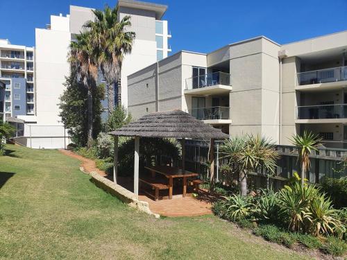 Coastal Beach Retreat Scarborough Pool & Slide!