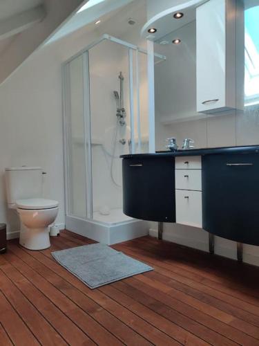 Maison avec Piscine, Jacuzzi et grand Jardin à 1h de Paris (Maison avec Piscine, Jacuzzi et grand Jardin a 1h de Paris) in Esternay