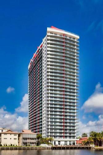 Beautiful view 1 bedroom, best area in Hallandale Beach, USA