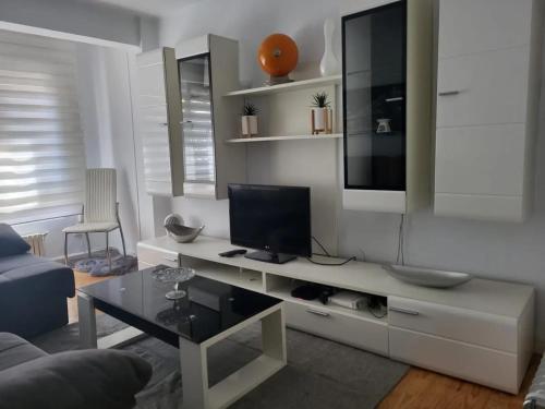 Apartment with 2 bedrooms in Santander with WiFi 1 km from the beach - image 2