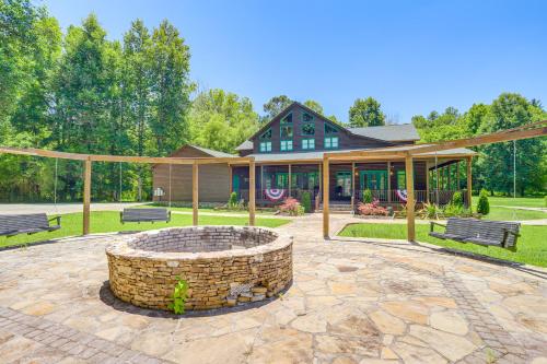 Beautiful River Front Estate in North Georgia! in Dahlonega, Vereinigte Staaten von Amerika