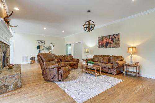Beautiful River Front Estate in North Georgia! in Dahlonega, USA