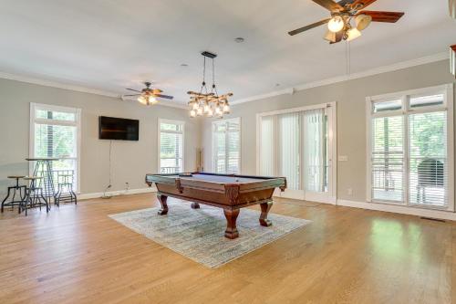 Beautiful River Front Estate in North Georgia! in Dahlonega, USA