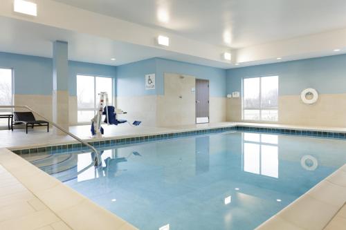 Holiday Inn Express Hotel and Suites Valparaiso by IHG in Valparaiso, USA