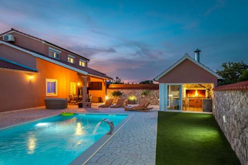 Iekārtas, Villa Nika - Three Bedroom Villa with Private Pool in Radonic