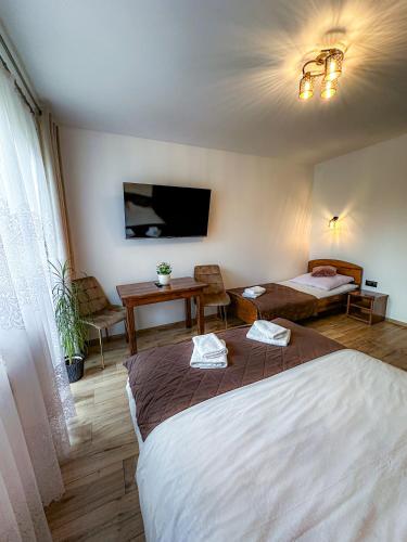 1 double bed, 1 twin bed