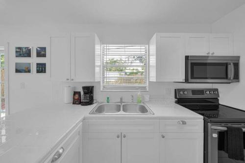Spacious 2-2 in heart of Calle 8 - Family in Miami, USA