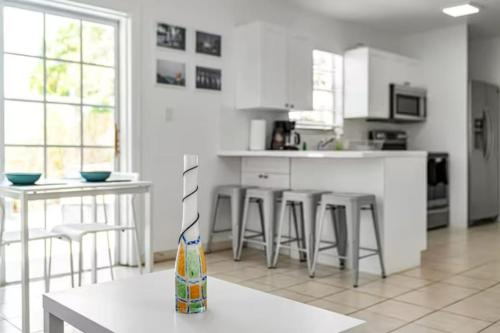 Spacious 2-2 in heart of Calle 8 - Family in Miami, USA