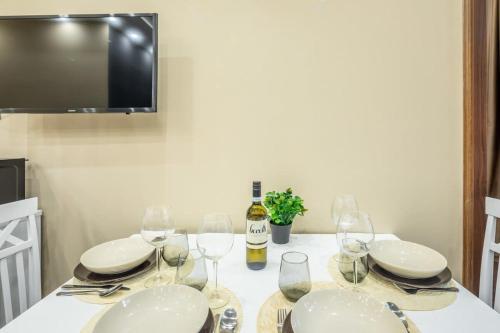 Cosy & Very Central apartment - with AC - image 2