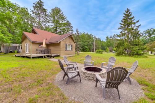 Roscommon Vacation Rental Near Higgins Lake! in Roscommon, USA