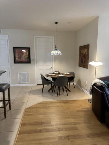 Fantastic Vista Cay Luxury Haven Condo Near all Theme Parks and walk to Convention Center in Orlando, USA