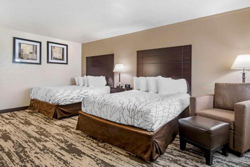 2 bedrooms, 4 beds