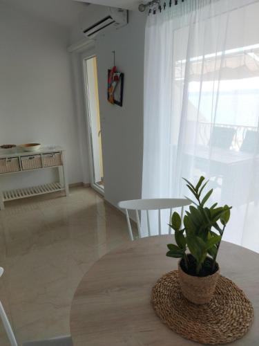 Three-Bedroom Apartment with Terrace and Sea View image 6