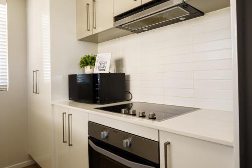 Two-Bedroom Apartment with Balcony and Sea View image 10