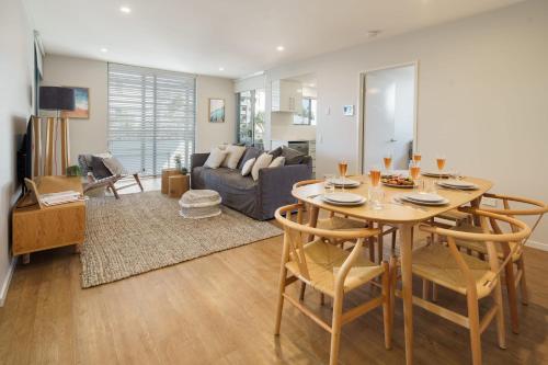 Two-Bedroom Apartment with Balcony and Sea View image 2