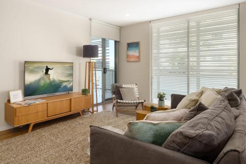 Two-Bedroom Apartment with Balcony and Sea View image 1