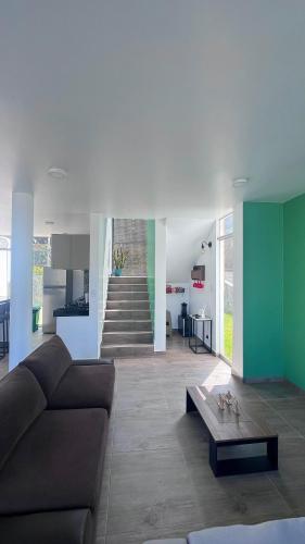 Koplietošanas atpūtas telpa ar TV, Casa Tres Ventanas de Azpitia in Santa Cruz de Flores