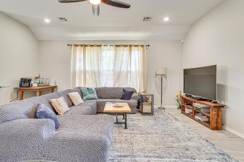 . Pet-Friendly Elgin Retreat with Patio, Grill and Yard!