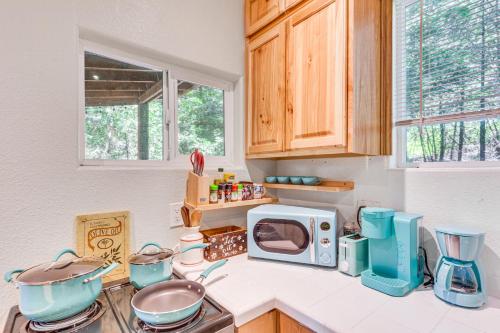 Quaint Idyllwild Cabin half Mi to Trailhead! in Idyllwild, USA