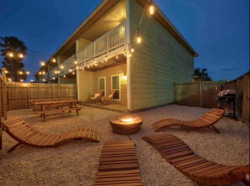 Kings Cove 5 Min to Beach, BBQ, King Bed in Corpus Christi, USA