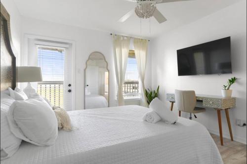 Kings Cove 5 Min to Beach, BBQ, King Bed in Corpus Christi, USA