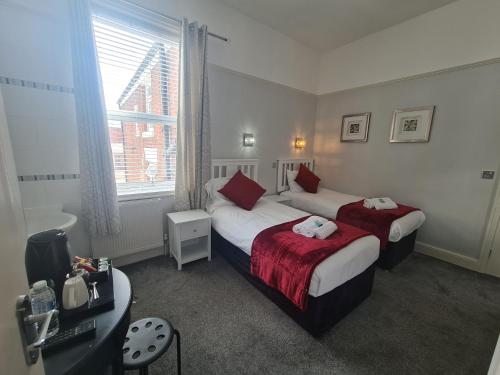 Clifton Villa - Southport - image 10