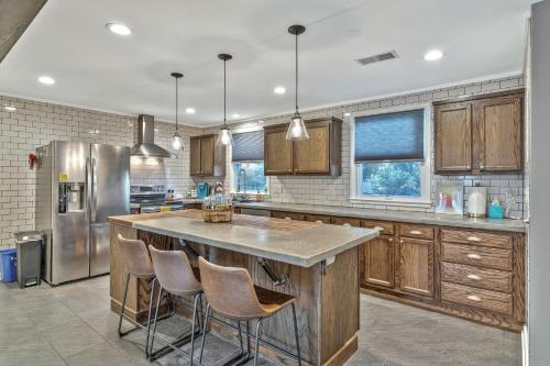 E Nash SF Home 5mi from Broadway Chefs Kitchen in Nashville, USA