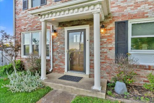 E Nash SF Home 5mi from Broadway Chefs Kitchen in Nashville, USA