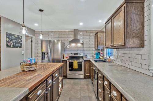 E Nash SF Home 5mi from Broadway Chef's Kitchen