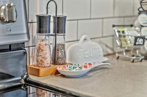 E Nash SF Home 5mi from Broadway Chef's Kitchen