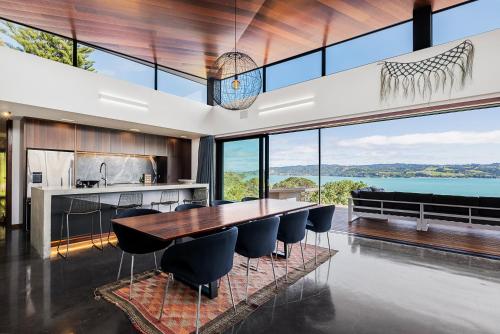 Skats, Nook Bay House in Parua Bay