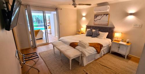 Gold Coast 6 BR House with Pool in Robina